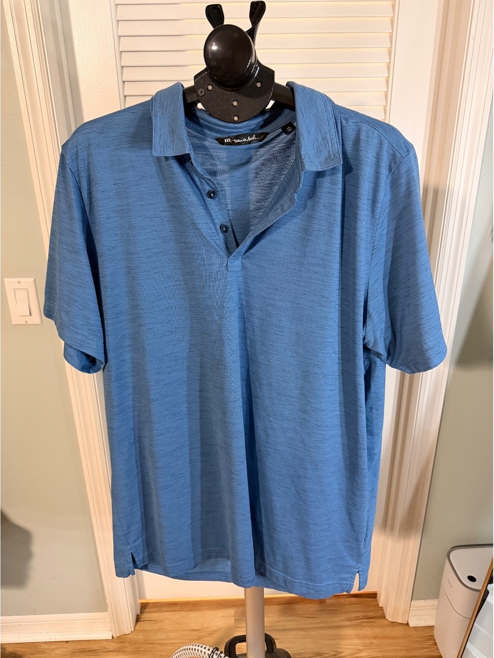 Blue short sleeve polo shirt with Jackson embroidery